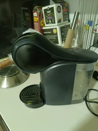 Cafetera Dolce Gusto Genio Touch S garantía 1 año.