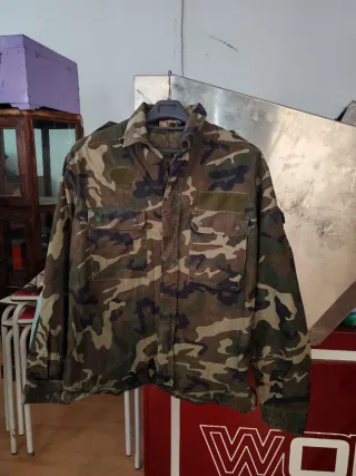 Chaqueta militar camuflaje