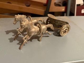 Carro Romano Antiguo con Caballos