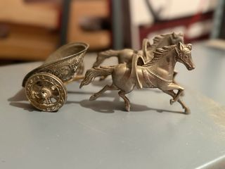 Carro Romano Antiguo con Caballos