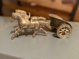 Carro Romano Antiguo con Caballos