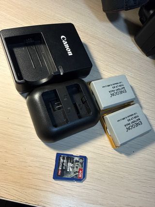 Cámara Canon EOS 450D + Lente Tamron + Accesorios