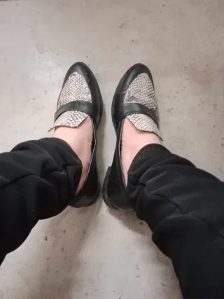 Zapatos tipo mocasín piel serpiente