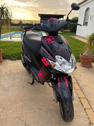 Yamaha Jog RR 49cc Scooter Negra/Rosa