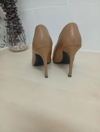 Zapatos de tacón beige mujer