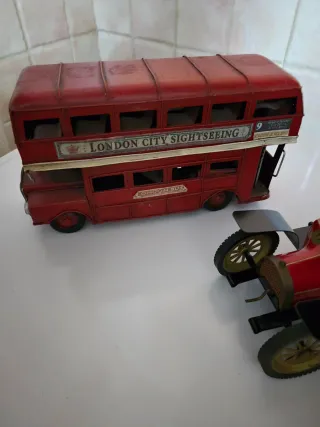 Juguetes antiguos: bus, coche, bici