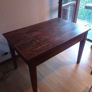 Tavolo in legno con 2 cassetti