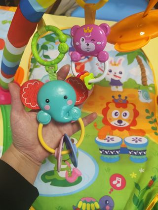 Gimnasio y mantita para bebés con animales