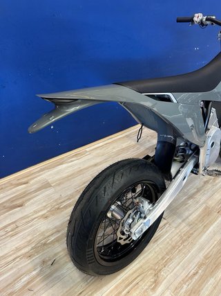 Stark Varg Supermotard