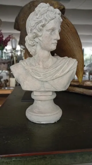 Busto de figura clásica Apolo