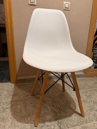 Mesa y 4 Sillas Comedor