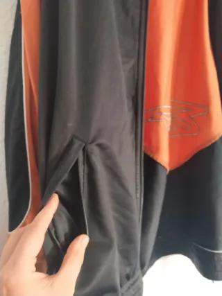 Sudadera Reebok Negra y Naranja