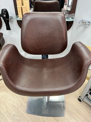 Mobiliario peluquería marrón