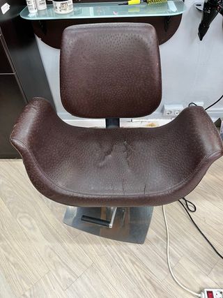 Mobiliario peluquería marrón