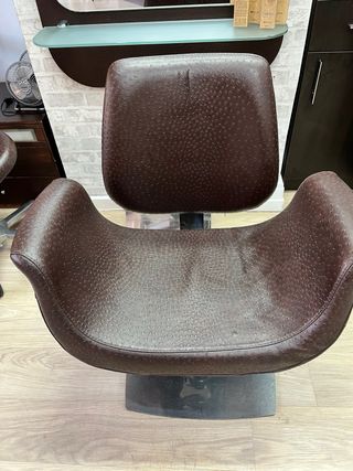 Mobiliario peluquería marrón