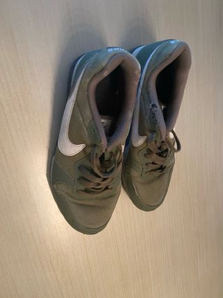 Zapatillas Nike verdes y blancas