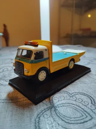 Om Leoncino 1/43 Único