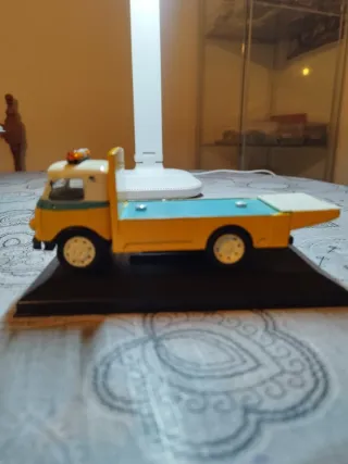 Om Leoncino 1/43 Único