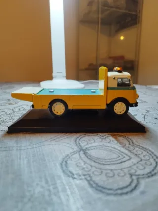 Om Leoncino 1/43 Único