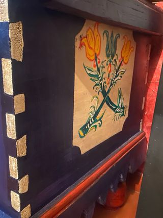 Baúl antiguo arte popular .