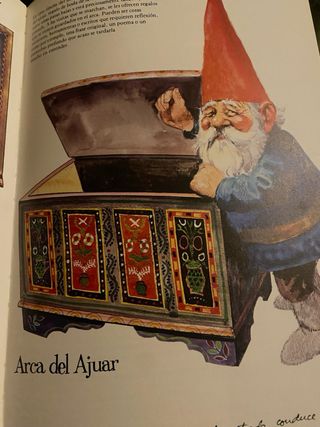 Baúl antiguo arte popular .