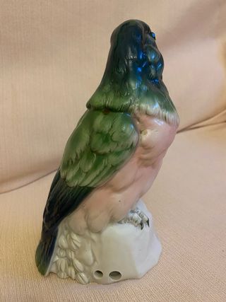 Loro de porcelana con ojos de cristal