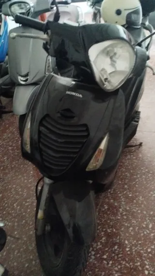 Scooter alquiler por temporada completa.