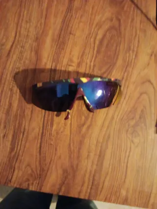 Casco, guantes y gafas de ciclismo