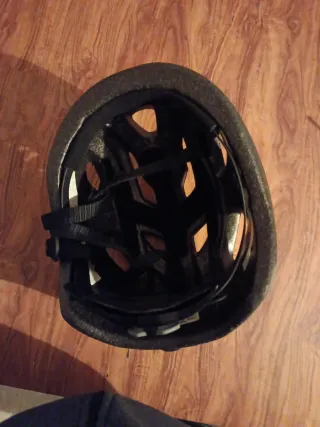 Casco, guantes y gafas de ciclismo