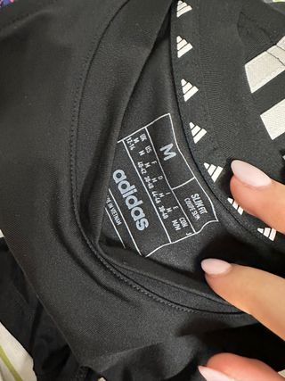 Camiseta deportiva Adidas negra