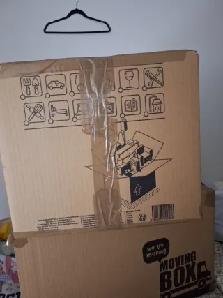 Caja de mudanza MOVING BOX con ropa