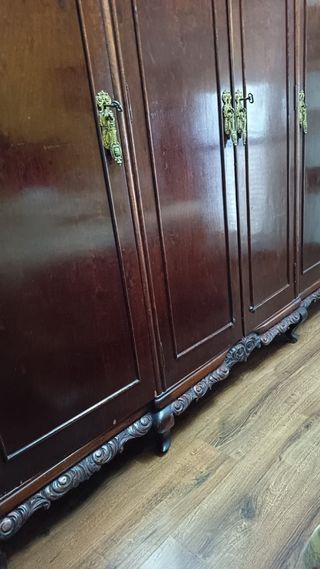 Guardaroba con 2 specchi e fodera in tessuto.