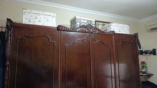 Guardaroba con 2 specchi e fodera in tessuto.