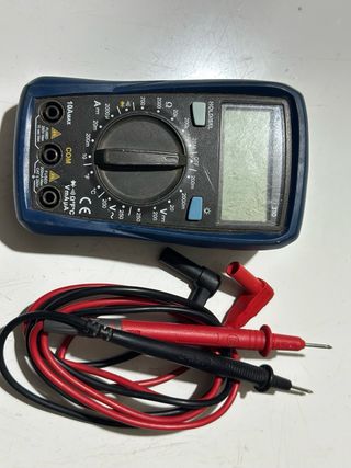 Multímetro Digital con Puntas