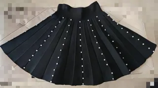 Gonna plissettata nera con strass