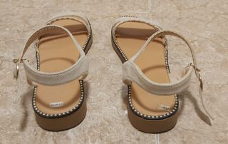 Sandalias planas mujer beige