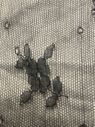Mantilla antigua de encaje negro