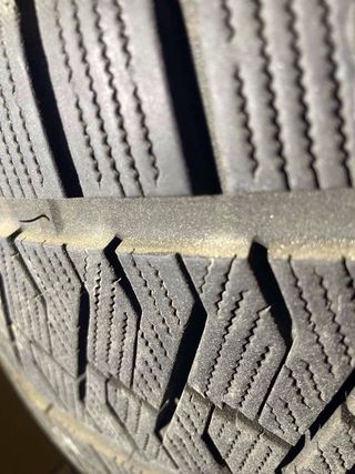 Neumático 275/35R20