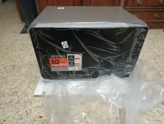 Microondas Whirlpool no ha sido tocado.