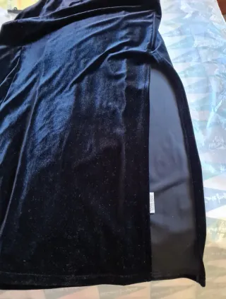 Vestido de fiesta negro.