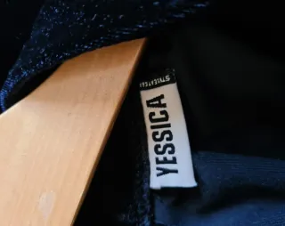 Vestido de fiesta negro.