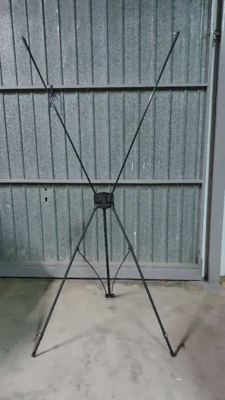 Soporte trípode para banderola