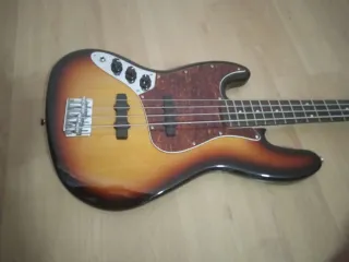 Bajo Squier Jazz Bass Classic Vibe 60s Zurdo