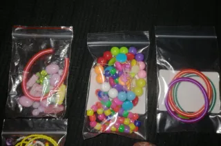 Lote Accesorios Manualidades: Cuentas, Pulseras.