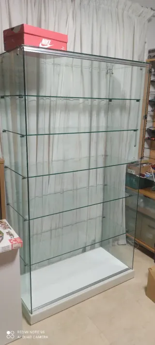 Vitrina de cristal 100 ancho 1,80 alto 46 fondo