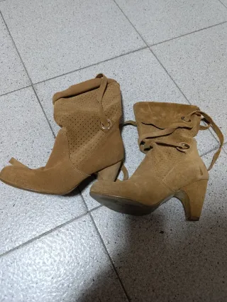 Stivaletti donna scamosciati con tacco