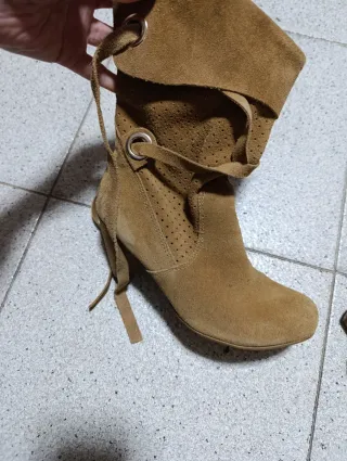 Stivaletti donna scamosciati con tacco