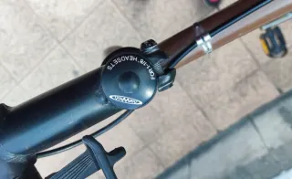 Bicicleta paseo fixie marrón ruedas amarillas