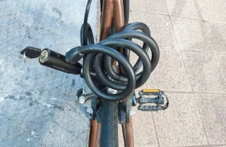 Bicicleta paseo fixie marrón ruedas amarillas