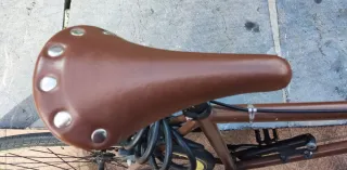 Bicicleta paseo fixie marrón ruedas amarillas